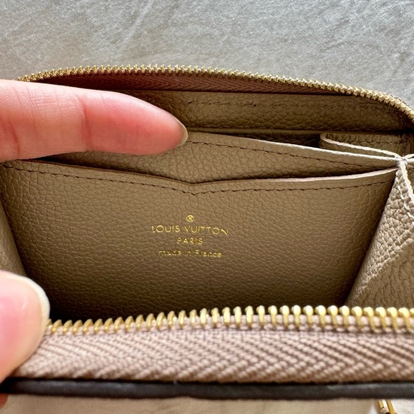 Louis Vuitton Zippy Coin Purse - Picture 6 of 8